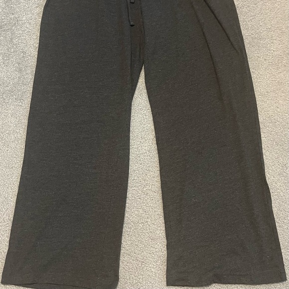 Men’s draw string lounge pants Grey Size Large. 60cotton/40poly. Like new. XL - Picture 2 of 2